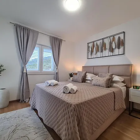 Luxury & Spacious Sea View From Bed Appartement *