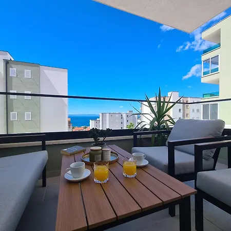 Luxury & Spacious Sea View From Bed Appartement *