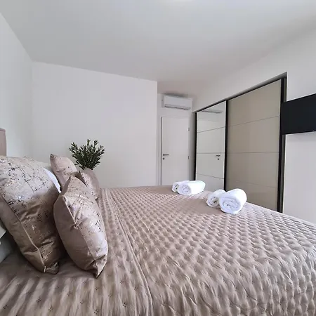 Luxury & Spacious Sea View From Bed Appartement